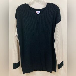 LuLaRoe Mariah Sweater in Black with Cream Contrast Sleeves Size XL